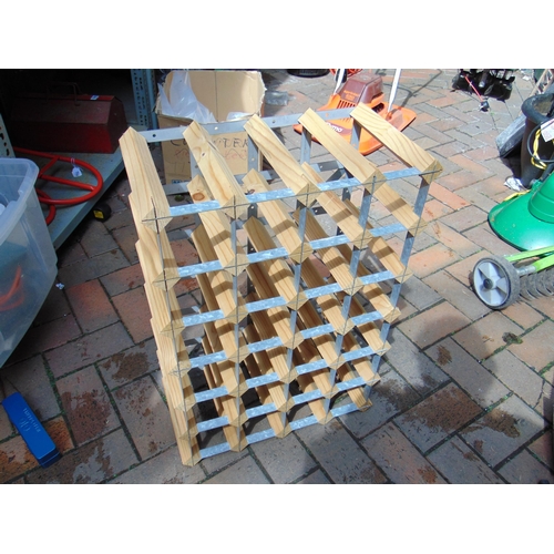 543 - Twenty four bottle capacity wine rack, 24 x 16