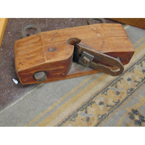 350 - Two vintage wood planes and a mirror (3).