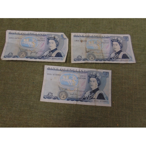 250 - Three £5 notes, BW 62 697510, LW44 637235 & KR61 373383.