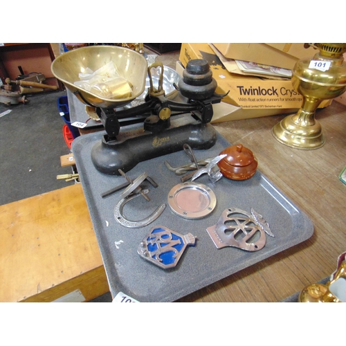 102 - Set of vintage scales with weights, two vintage car badges etc.