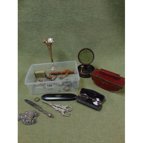 126 - Various trinkets and collectables.