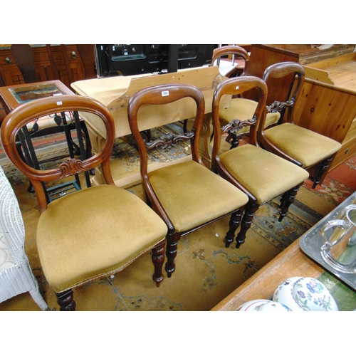 302 - Victorian set of mahogany balloon back chairs, drop in seats and on turned frontal supports.