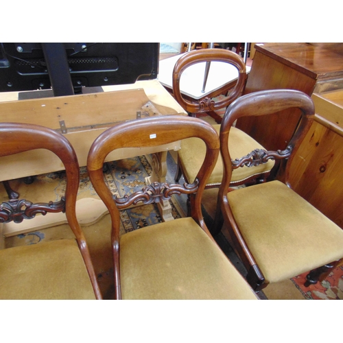 302 - Victorian set of mahogany balloon back chairs, drop in seats and on turned frontal supports.