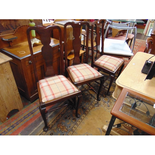 305 - Set of three Queen Anne style splat back dining chairs, drop in seats and on frontal cabriole suppor... 