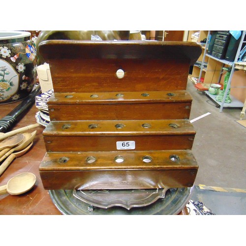 65 - Stepped wooden spoon rack with ten wooden spoons.