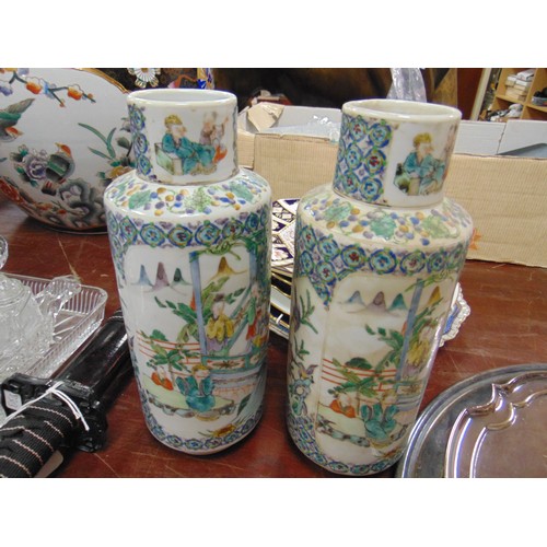 64 - Two pairs of Oriental vases.