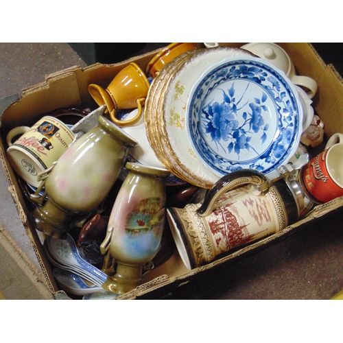 213 - Box of mixed china.