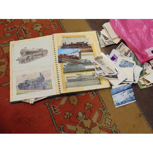 284 - Collection of post cards and ephemera.