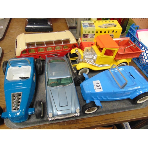 107 - Various collectable scale model vehicles.