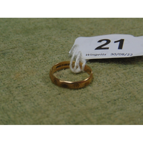 21 - 9ct yellow gold ring with engraved decoration, size N, 1.9g.