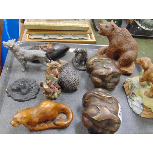 211 - Collection of animal figures.