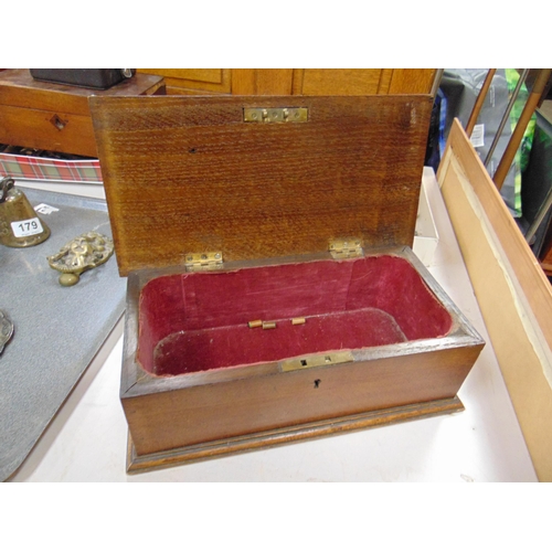 235 - An oak trinket box, having lift up lid.