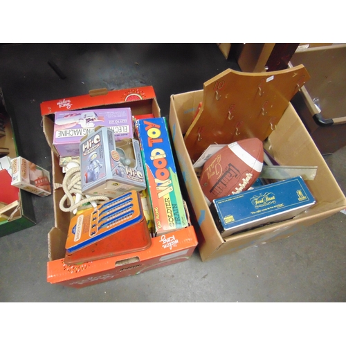 59 - Large quantity of vintage children's games and toys.