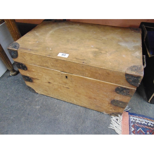 80 - Vintage wooden box containing metalware etc.