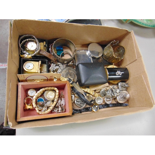 212 - Box of trinkets.