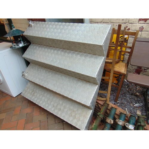 379 - Four tread set of aluminium steps. 47 x 46