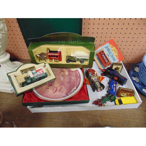 86 - Various boxed / unboxed collectable vehicles.