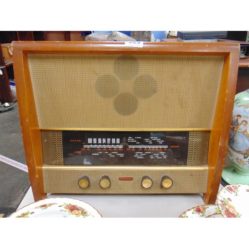 225 - Murphy vintage radio, contained in a walnut veneered case.