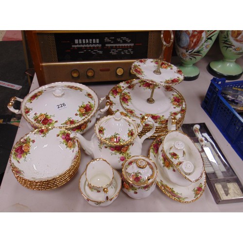 226 - 23 piece Royal Albert old country roses pattern tea/dinner service.