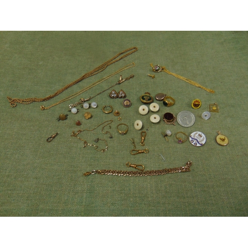 10 - Collection of yellow metal items.