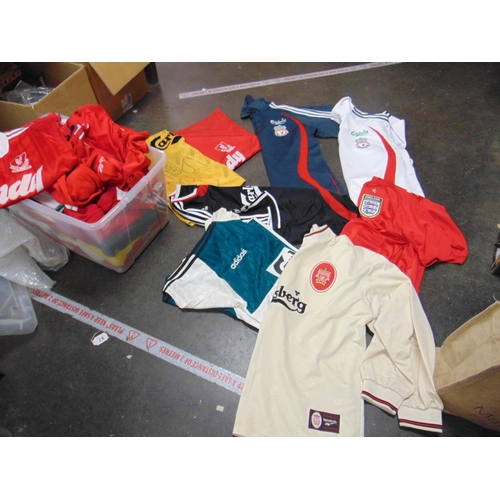 31 - Collection of Liverpool FC football shirts, Size Large.