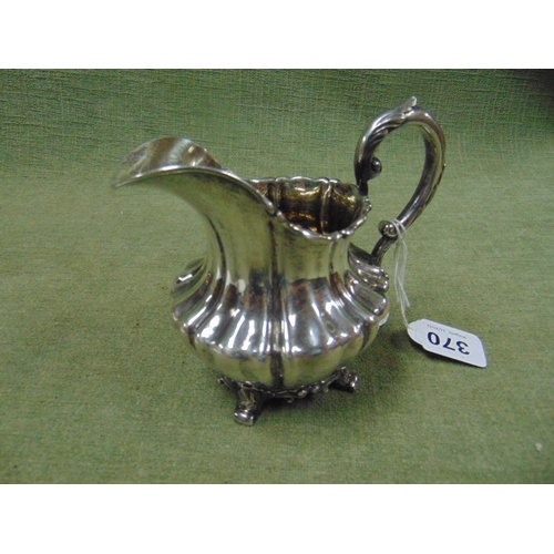 370 - Good silver jug, James Turner , London , 1834 . Having gilded interior, acanthus loop handle and on ... 