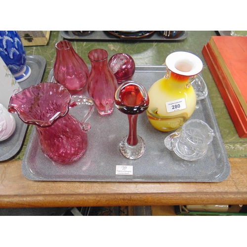 280 - Four pieces of Cranberry style glass, studio glass vase, etc.