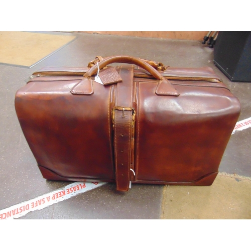 294 - Leather Gentleman's travel bag.