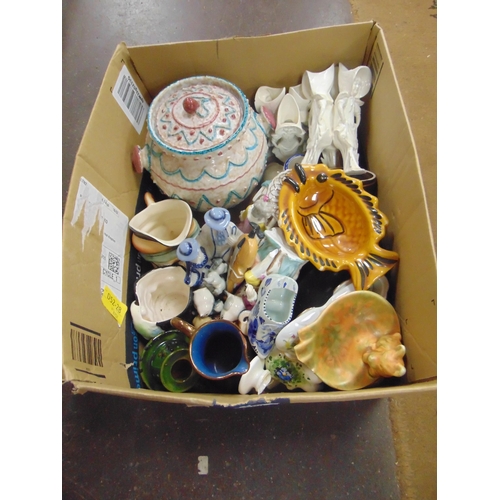 300 - Box of mixed pottery.