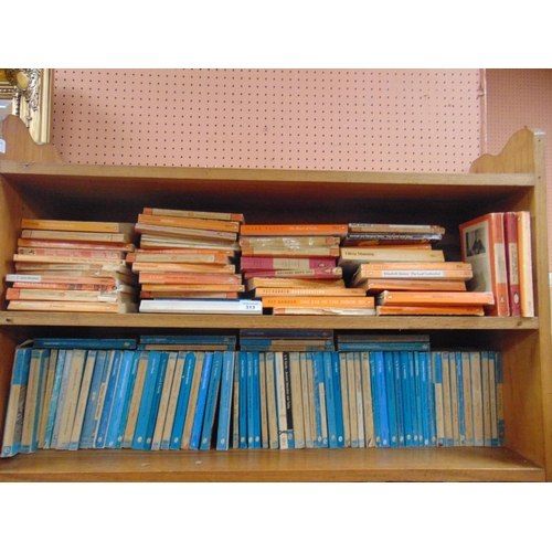 313 - Collection of vintage Pelican books, and a quantity of Penguin books.