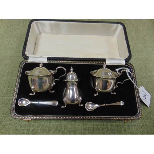 30 - Cased silver five piece condiment set comprising salt, mustard and pepper pot with two spoons, Birmi... 