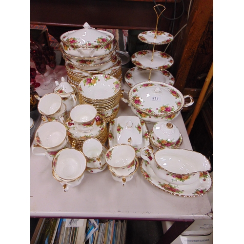 211 - Comprehensive Royal Albert Old Country Roses pattern gilt edged tea and dinner service, aprox  56 pi... 