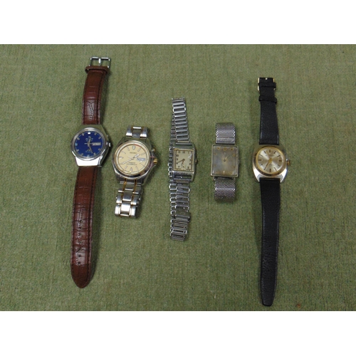 144 - Quantity of gents wristwatches.