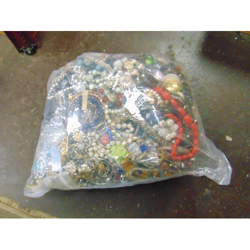 250 - 12 kg bag of costume jewellery.