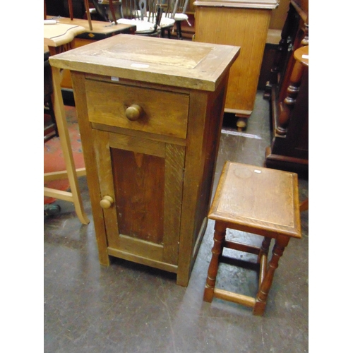 290 - Oak and pine pot cupboard, having single drawer and door, together with an oak occasional table. (2)