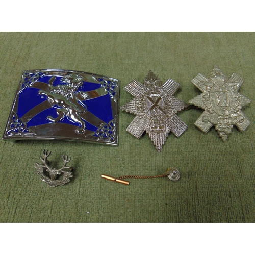 90 - Scottish buckle, cap badges and tie pin.