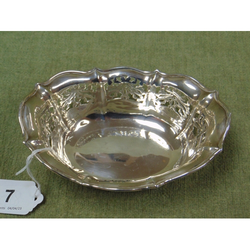 7 - Silver oval dish, having pierced decoration, maker Deakin & Francis, Birmingham 1918, 2.9 ozt.