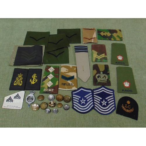 448 - Selection of assorted epaulettes, patches, etc.