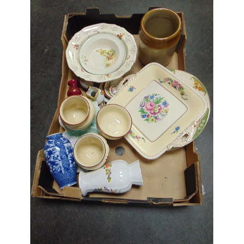 92 - Box of mixed china.