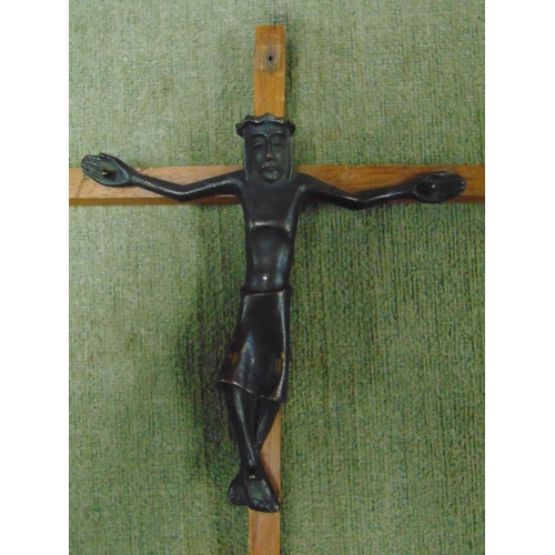 23 - Reproduction crucifix.