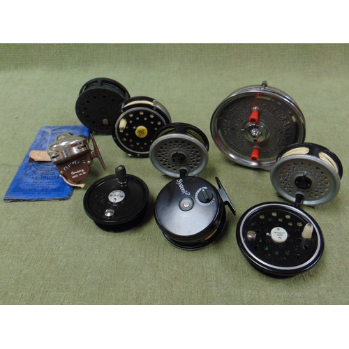 35 - Selection of fishing reels, to include a Maxima reel.