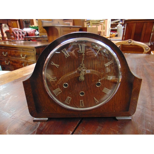 424 - An oak cased mantle clock.