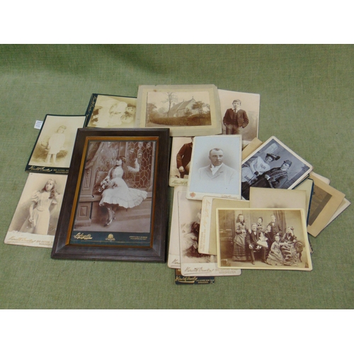 89 - Collection of antique black and white photographs.