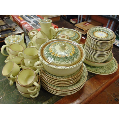 244 - Approx 80 piece Franciscan Sarabard tea and dinner service.