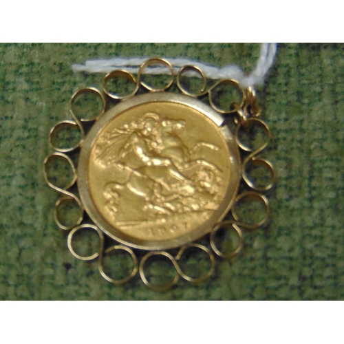 44 - 1907 Edward VII gold half sovereign, in  9ct gold pendant mount. 6.5 gms.