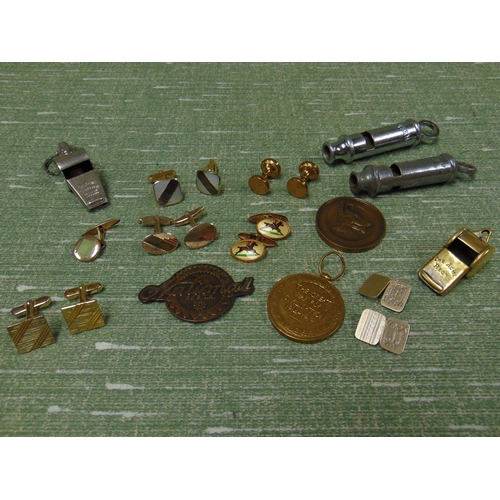 171 - Pair of 9ct gold on silver cufflinks, four whistles, 1st world war medal M2-136459 PTE.E.EDWARDS A.S... 