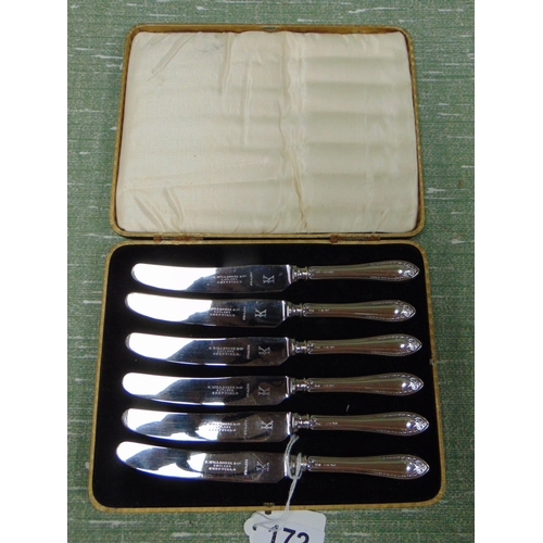 172 - Cased set of six silver handled butter knives, Sheffield.