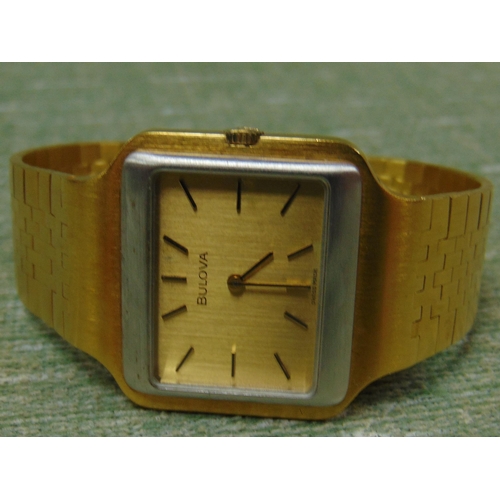 101 - Boxed Bulova gents wristwatch.