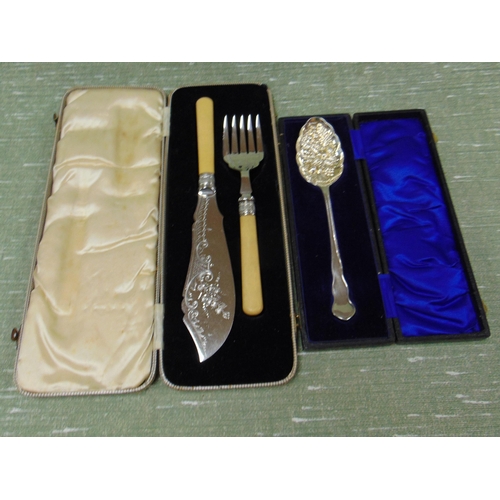 20 - Cased plated berry spoon and a cased set of plated fish servers.