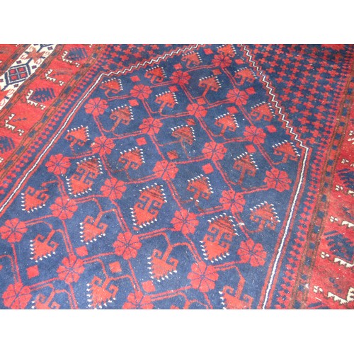 121 - Good Persian red and blue ground carpet, 120 x 75